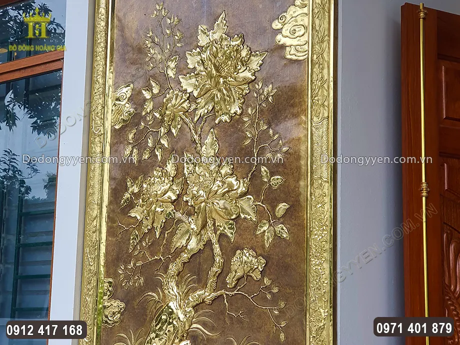 Từng họa tiết hoa văn được chạm th&uacute;c sắc n&eacute;t